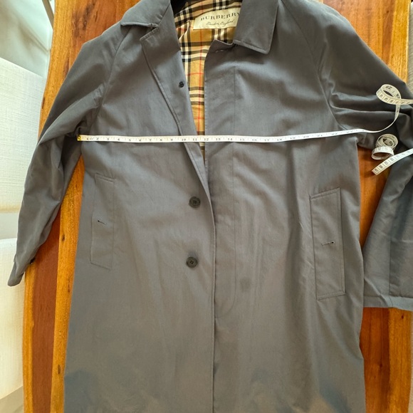 Burberry car coat- worn twice. grey with classic plaid, lightweight cotton - Picture 8 of 8